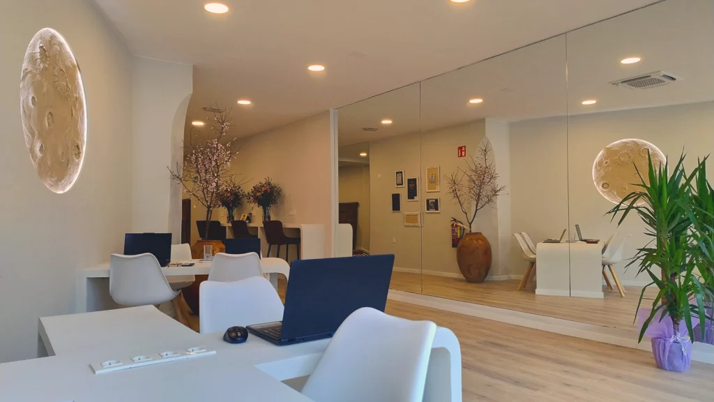 Your Moon - Espacio de Coworking