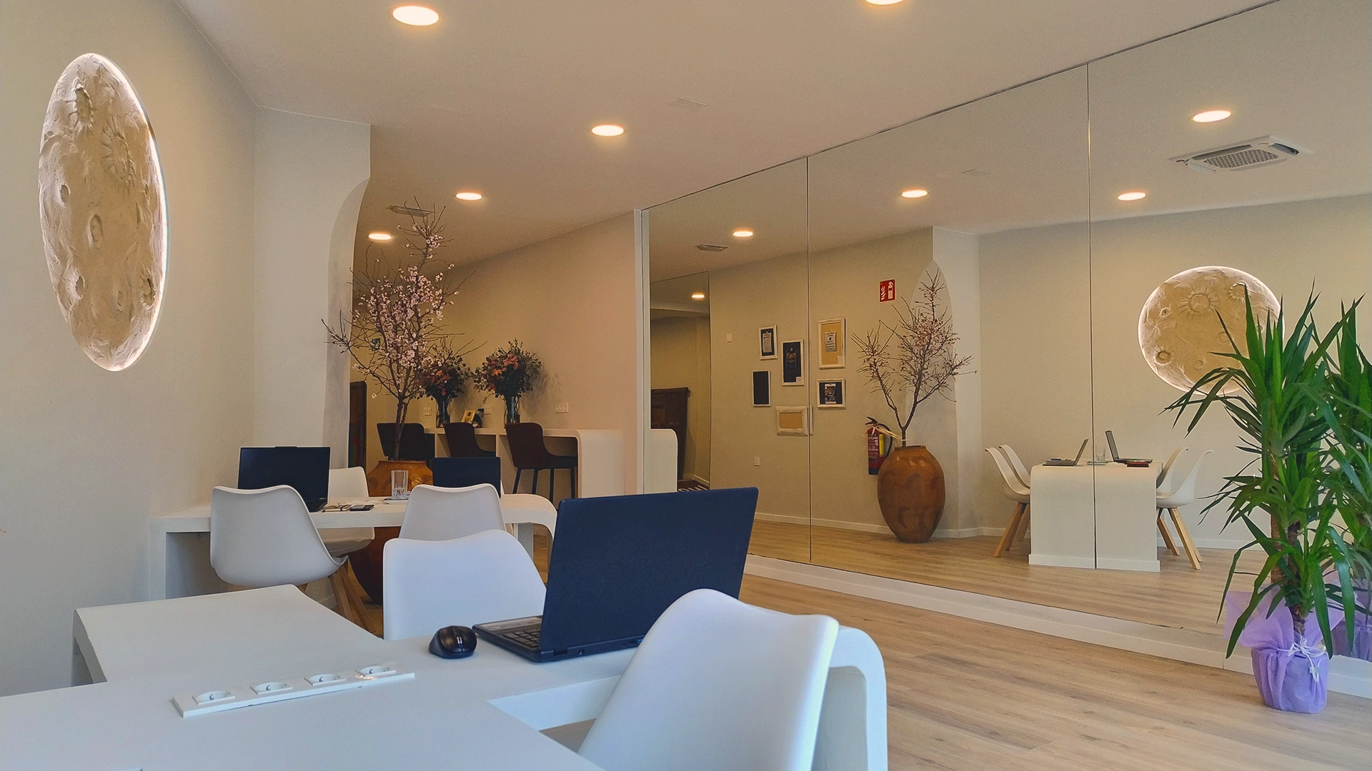 Your Moon - Escuela de felicidad y coworking